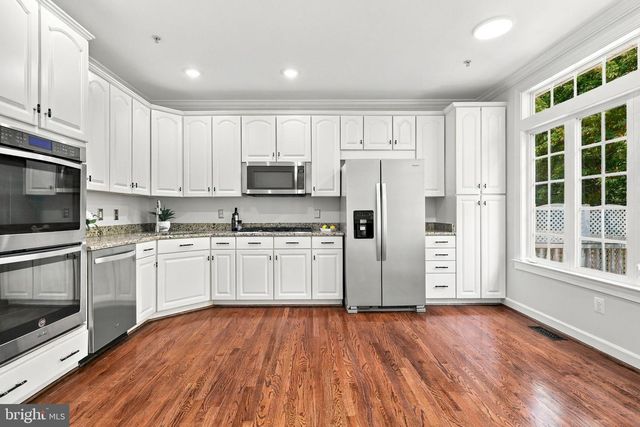 9205 POINT REPLETE DR, Fort Belvoir, VA 22060