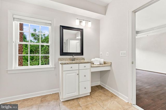 9205 POINT REPLETE DR, Fort Belvoir, VA 22060