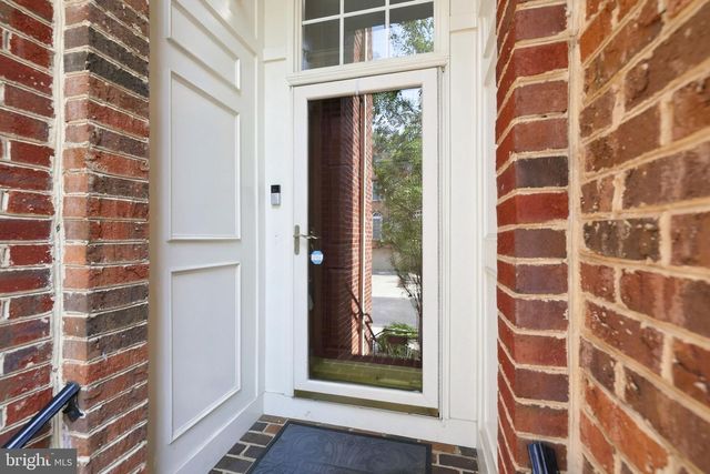 9205 POINT REPLETE DR, Fort Belvoir, VA 22060