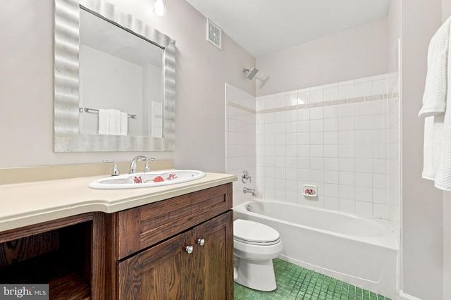 9205 POINT REPLETE DR, Fort Belvoir, VA 22060