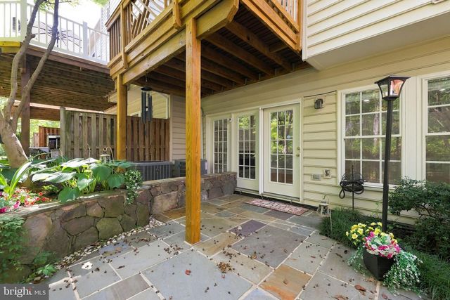 9205 POINT REPLETE DR, Fort Belvoir, VA 22060