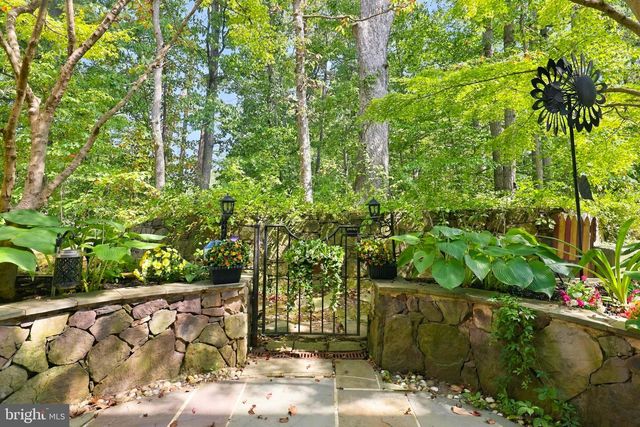 9205 POINT REPLETE DR, Fort Belvoir, VA 22060
