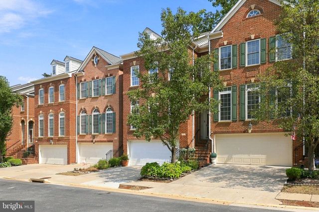 9205 POINT REPLETE DR, Fort Belvoir, VA 22060
