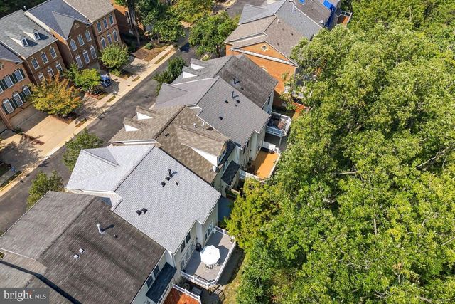 9205 POINT REPLETE DR, Fort Belvoir, VA 22060