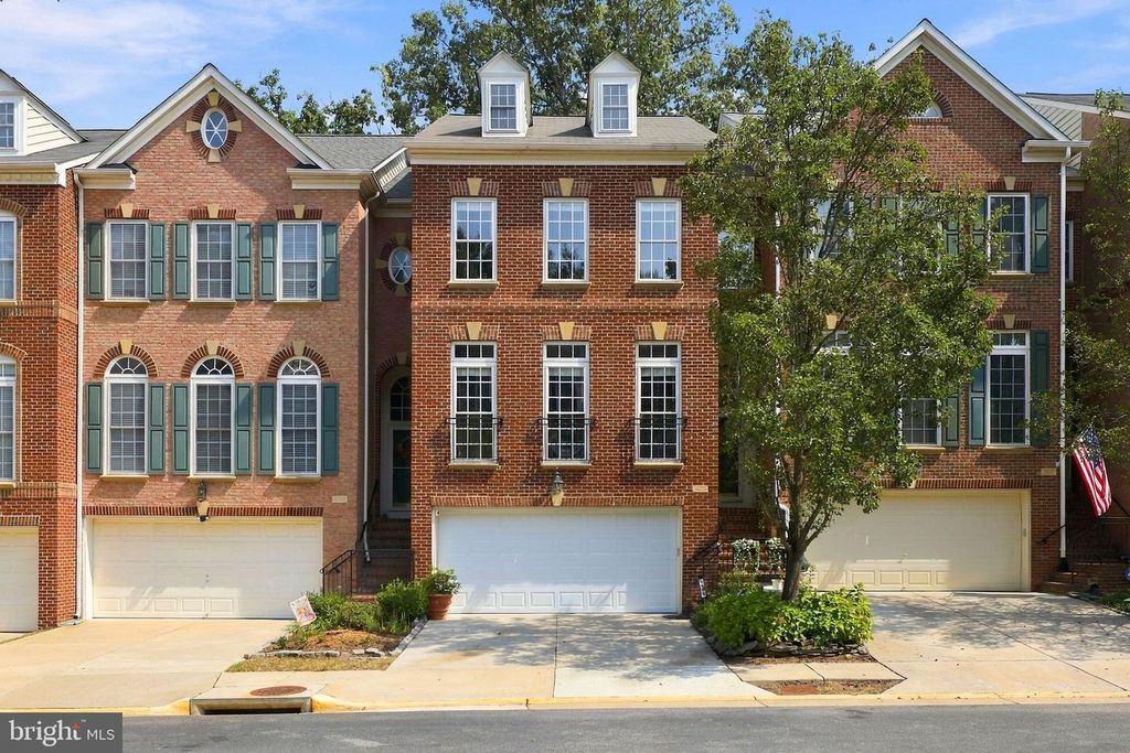 9205 POINT REPLETE DR, Fort Belvoir, VA 22060