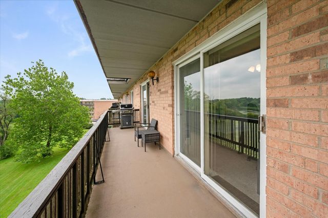 505 Redondo Drive 504, Downers Grove, IL 60516