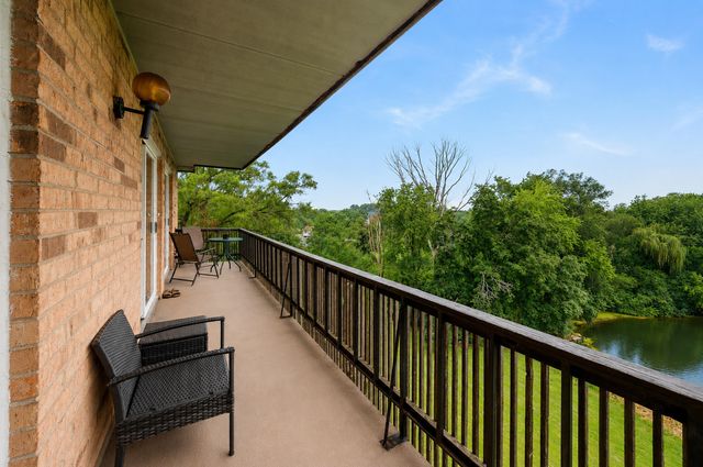 505 Redondo Drive 504, Downers Grove, IL 60516