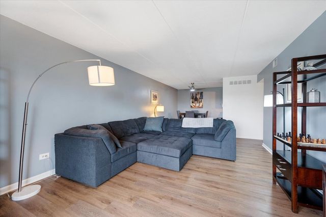 505 Redondo Drive 504, Downers Grove, IL 60516