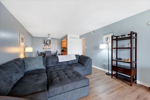 505 Redondo Drive 504, Downers Grove, IL 60516