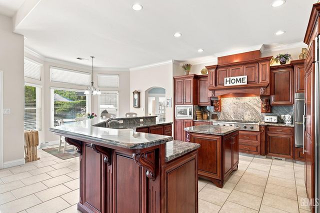 815 Provence Court, Bakersfield, CA 93314
