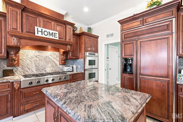 815 Provence Court, Bakersfield, CA 93314