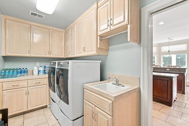 815 Provence Court, Bakersfield, CA 93314