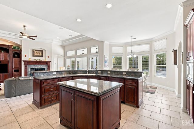 815 Provence Court, Bakersfield, CA 93314