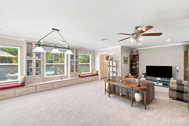815 Provence Court, Bakersfield, CA 93314