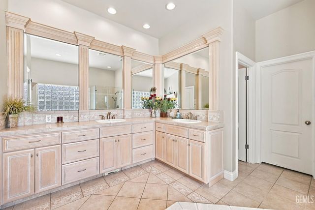815 Provence Court, Bakersfield, CA 93314
