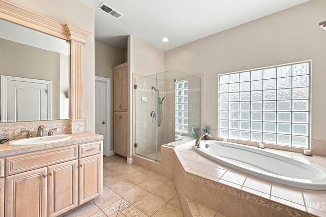 815 Provence Court, Bakersfield, CA 93314