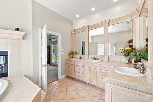 815 Provence Court, Bakersfield, CA 93314