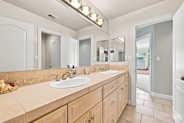 815 Provence Court, Bakersfield, CA 93314