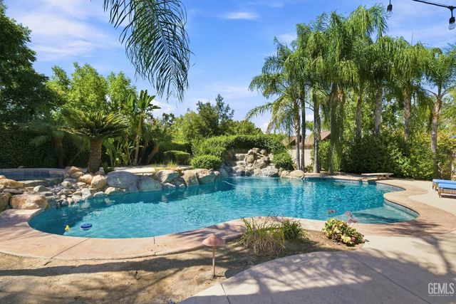 815 Provence Court, Bakersfield, CA 93314