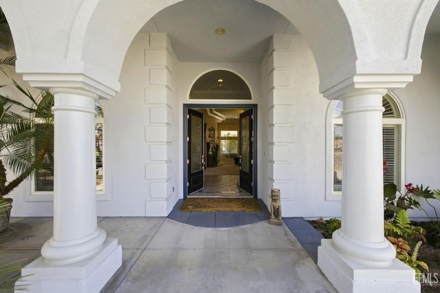 815 Provence Court, Bakersfield, CA 93314