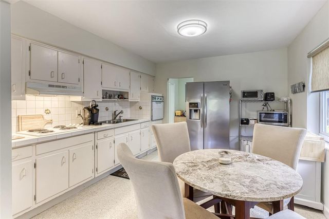 1676 NE 40th Street, Oakland Park, FL 33334