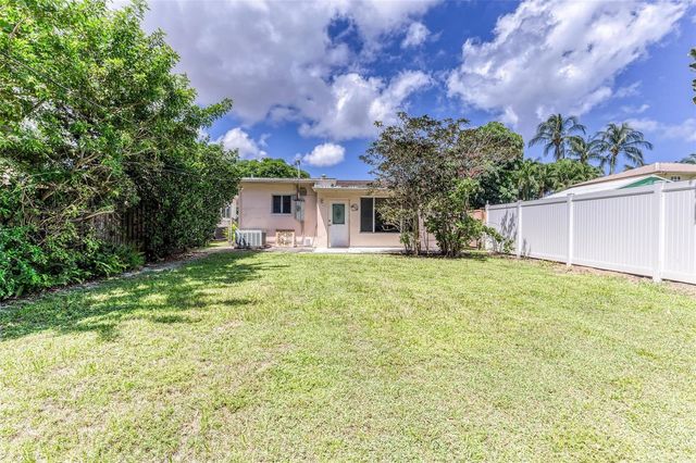 1676 NE 40th Street, Oakland Park, FL 33334