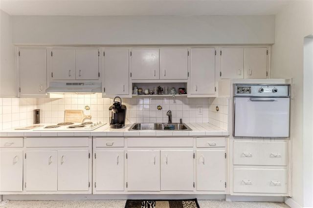 1676 NE 40th Street, Oakland Park, FL 33334