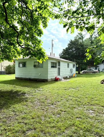707 N Weenonah Avenue, Claremore, OK 74017