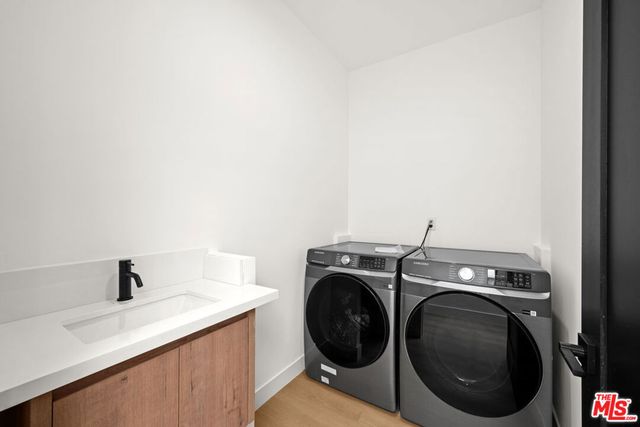 6210 Banner Avenue, Los Angeles, CA 90038
