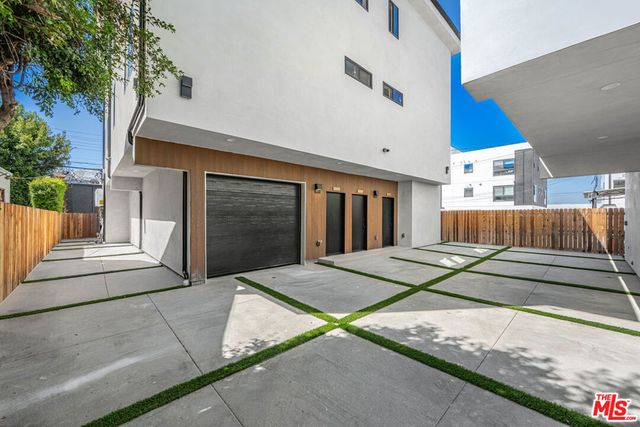 6210 Banner Avenue, Los Angeles, CA 90038