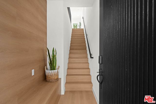 6210 Banner Avenue, Los Angeles, CA 90038