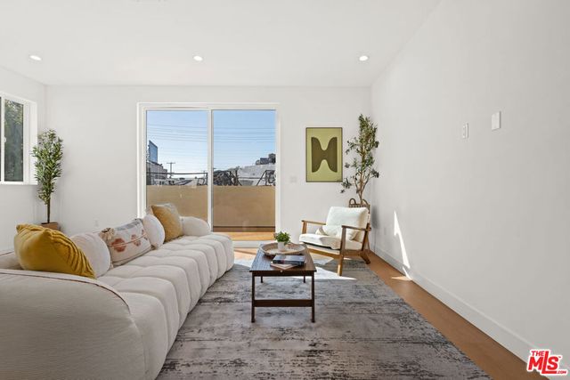 6210 Banner Avenue, Los Angeles, CA 90038