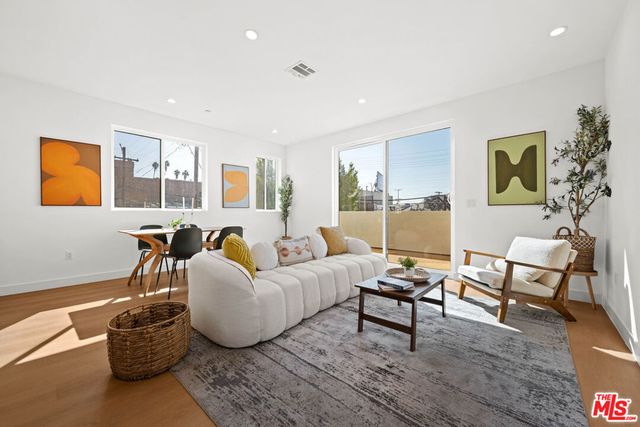 6210 Banner Avenue, Los Angeles, CA 90038