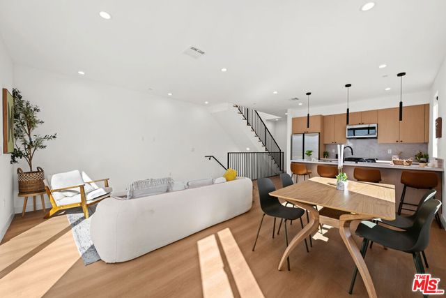 6210 Banner Avenue, Los Angeles, CA 90038