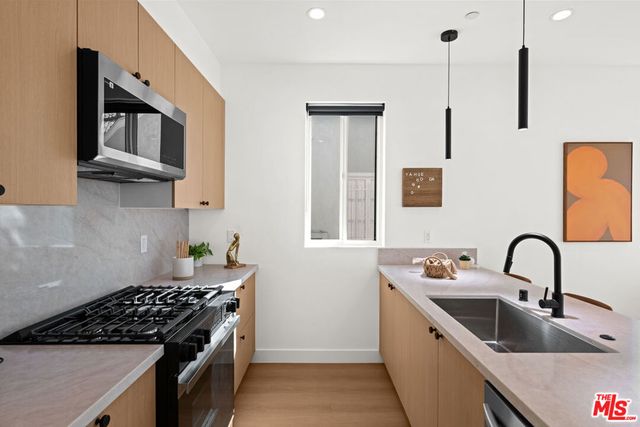 6210 Banner Avenue, Los Angeles, CA 90038