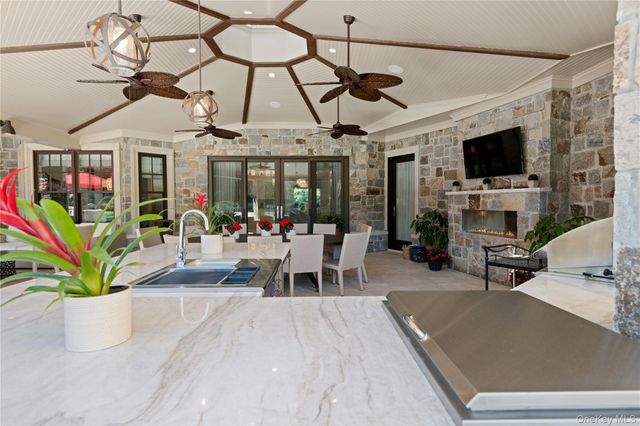 471 Woodbury, Cold Spring Harbor, NY 11724