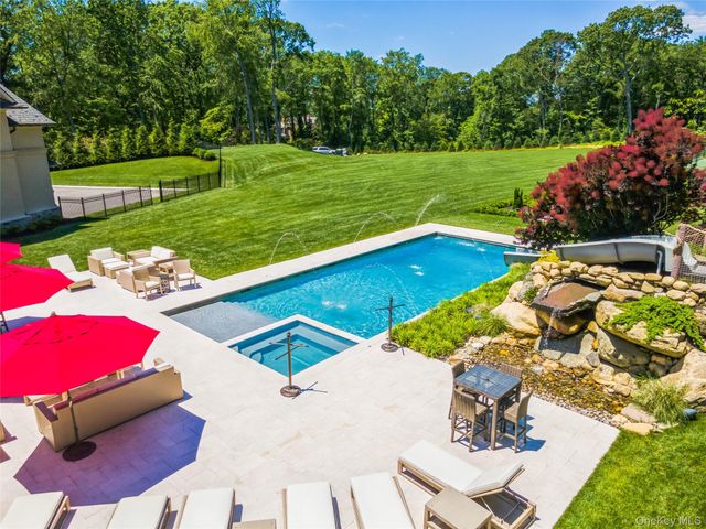 471 Woodbury, Cold Spring Harbor, NY 11724