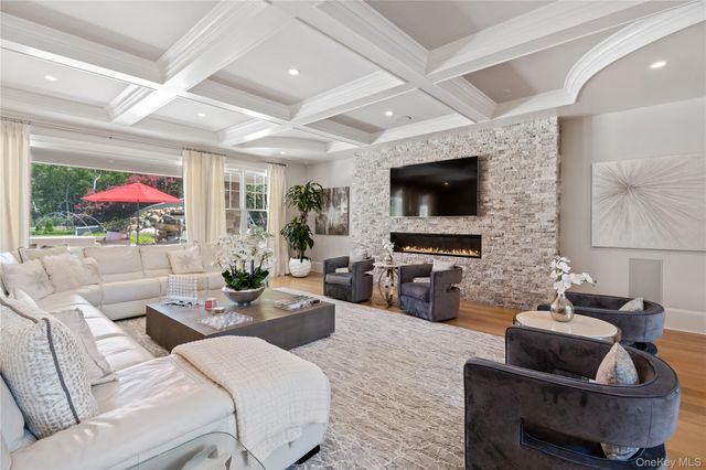 471 Woodbury, Cold Spring Harbor, NY 11724