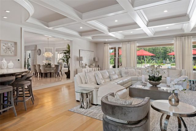 471 Woodbury, Cold Spring Harbor, NY 11724