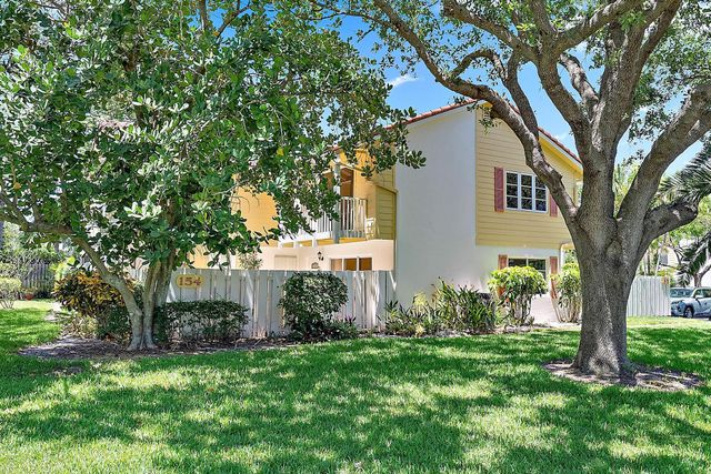 154 Seabreeze Circle, Jupiter, FL 33477