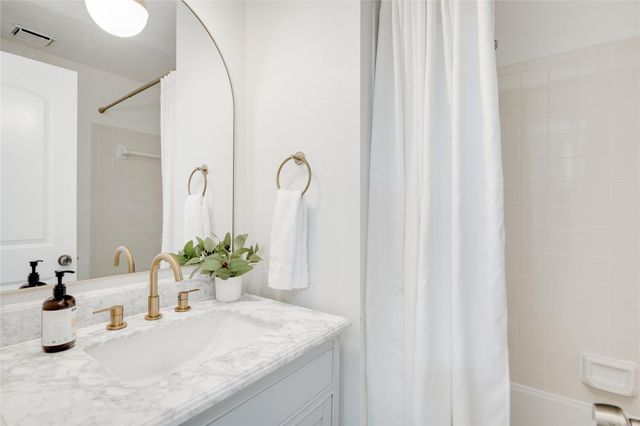 12706 Heinemann DR, Austin, TX 78727