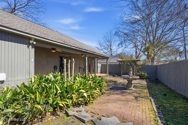 18 Moss Forest Circle, Jackson, MS 39211