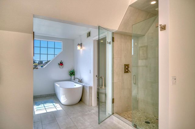 21 Merion Road, Half Moon Bay, CA 94019