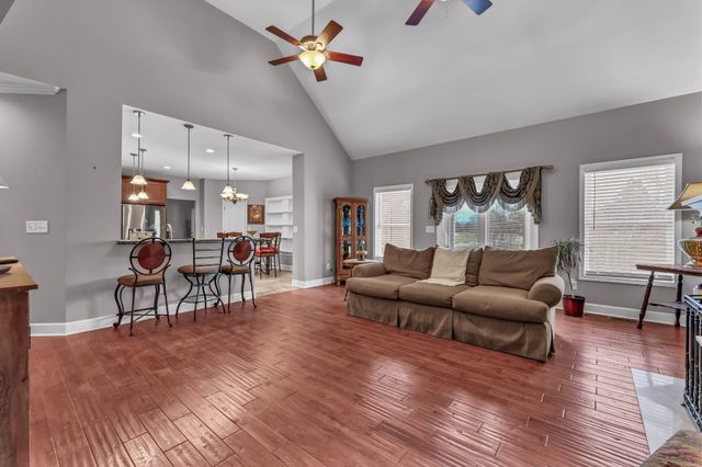 476 Maxshire Ct, Clarksville, TN 37043