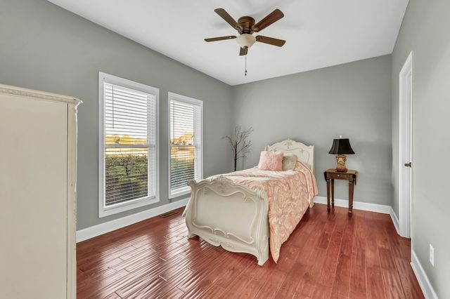 476 Maxshire Ct, Clarksville, TN 37043