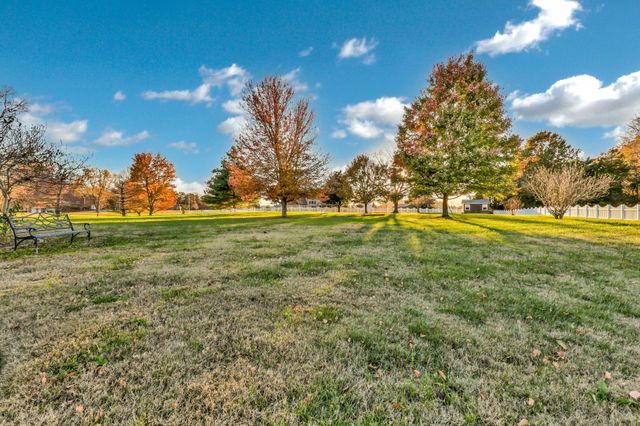 476 Maxshire Ct, Clarksville, TN 37043