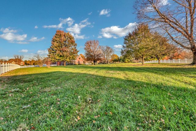 476 Maxshire Ct, Clarksville, TN 37043