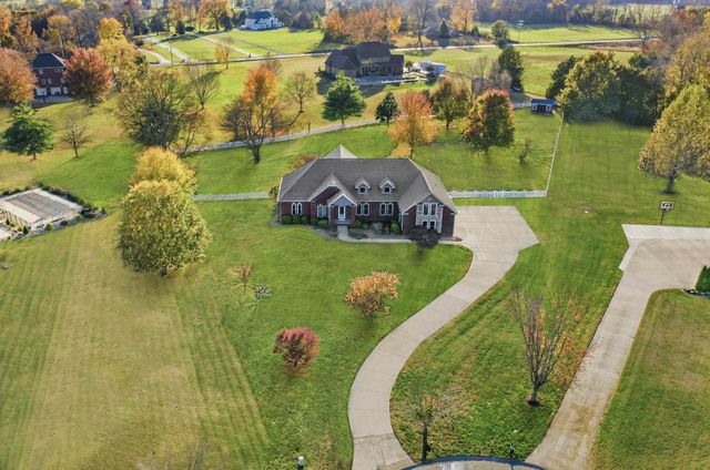 476 Maxshire Ct, Clarksville, TN 37043