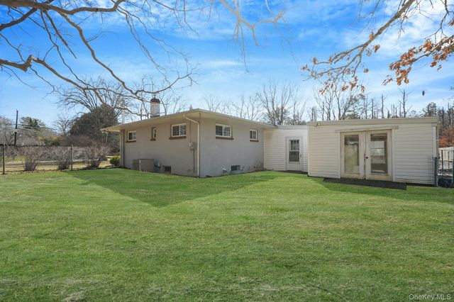 146 Halsey Manor Road, Manorville, NY 11949