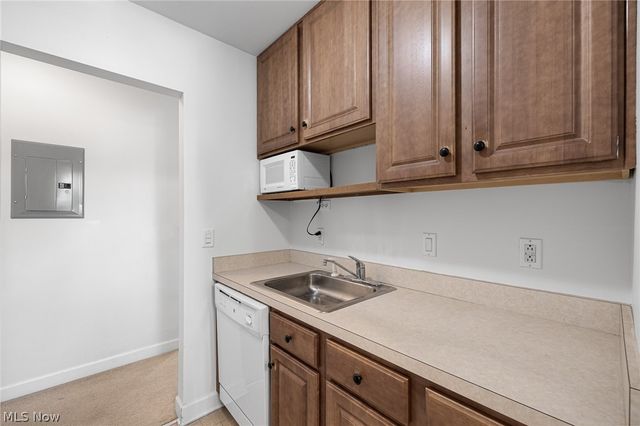 2885 Pease Drive 303, Rocky River, OH 44116